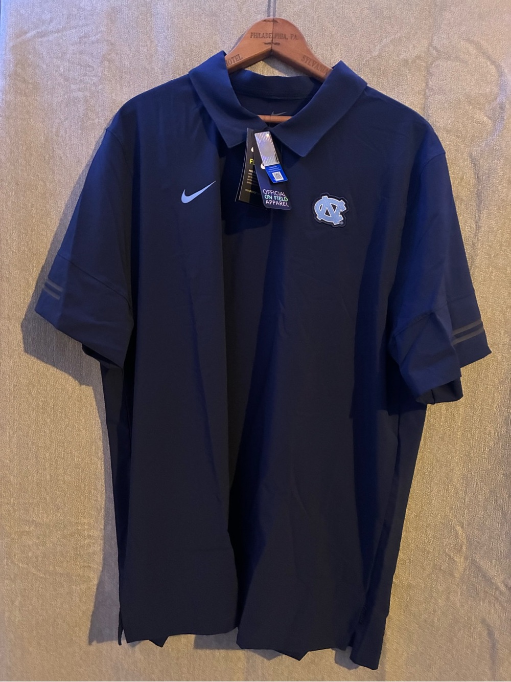 Nike Men’s Navy Carolina Tar Heels Polo Shirt with nags size XXL